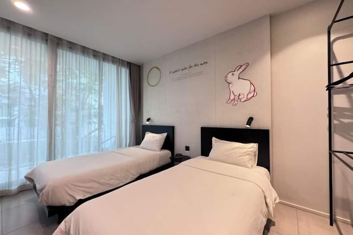 In-room safe, free WiFi, bed sheets