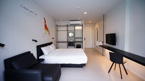 In-room safe, free WiFi, bed sheets - CHERN Bangkok (Bangkok)