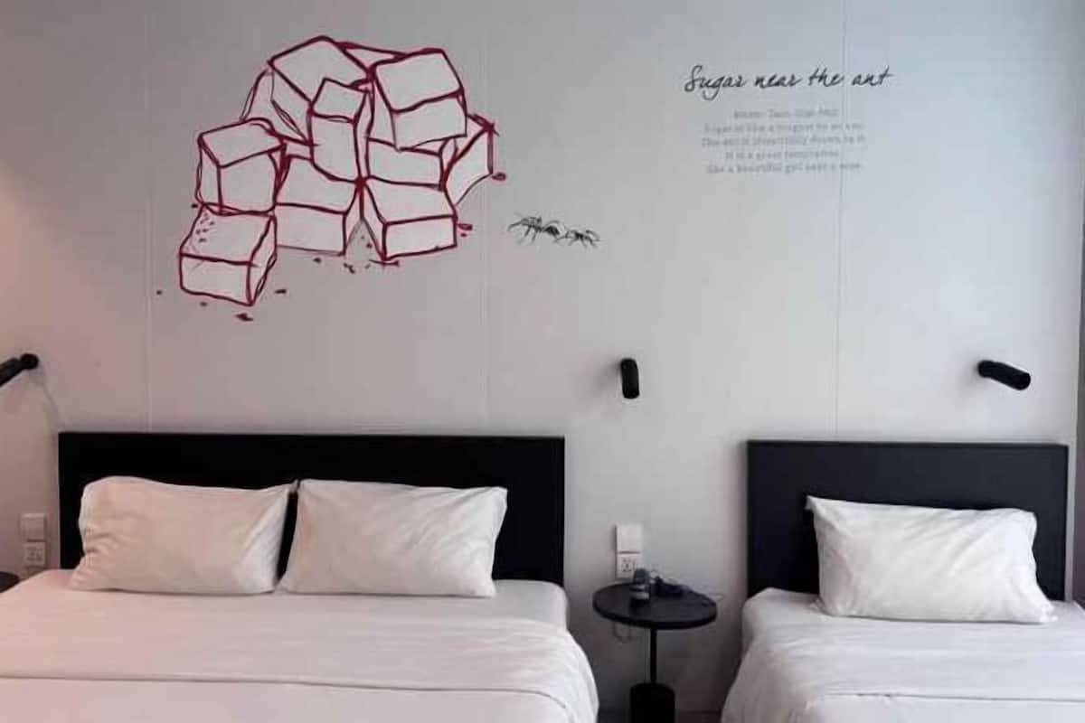 In-room safe, free WiFi, bed sheets