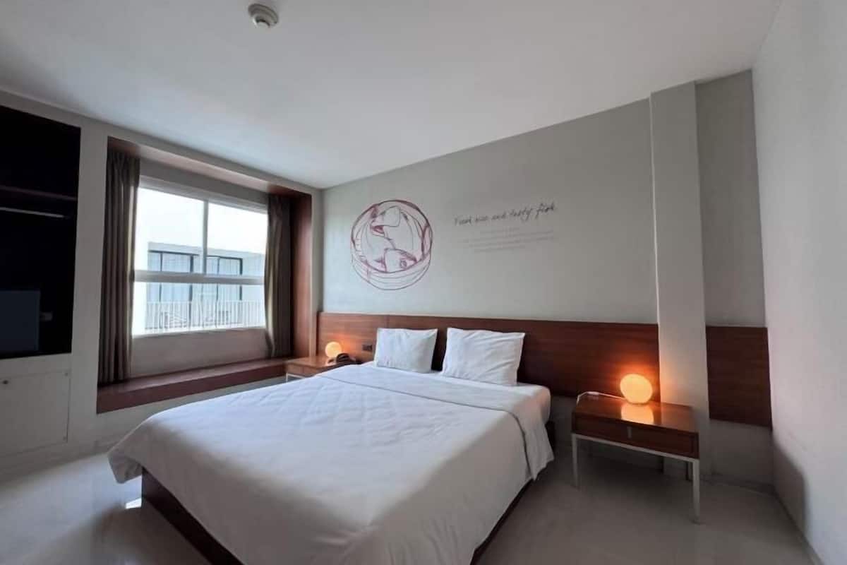 In-room safe, free WiFi, bed sheets