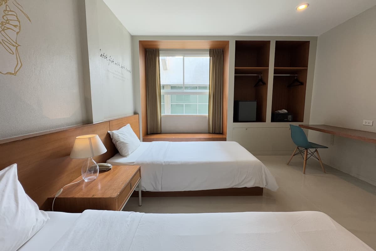 Standard Twin Room | In-room safe, WiFi (free), bed sheets