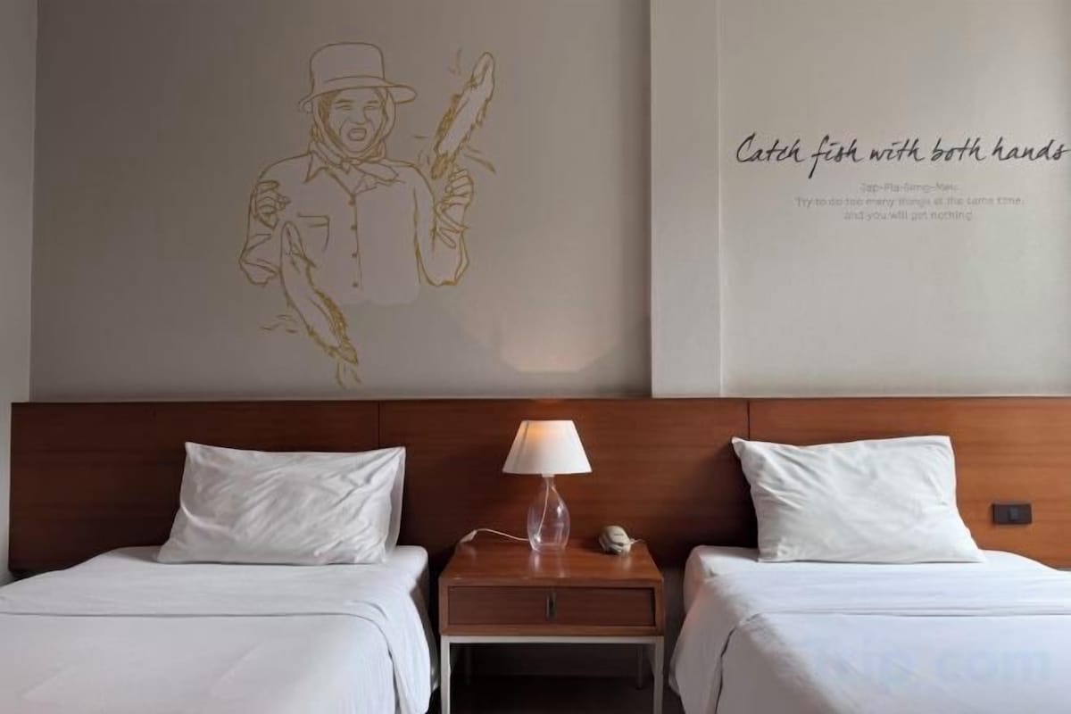 In-room safe, WiFi (free), bed sheets