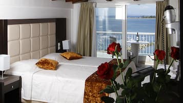 Minibar, iron/ironing board, free WiFi, bed sheets