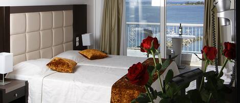 Minibar, iron/ironing board, free WiFi, bed sheets