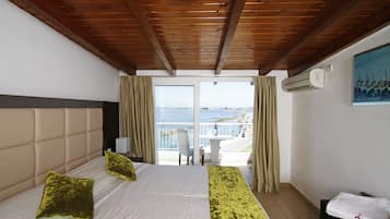 Minibar, iron/ironing board, free WiFi, bed sheets