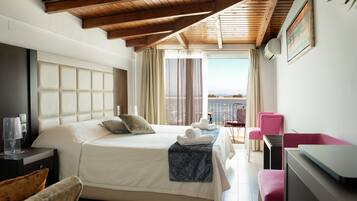 Habitación clásica con 2 camas individuales, 2 camas individuales | Minibar, tabla de planchar con plancha, wifi gratis y ropa de cama