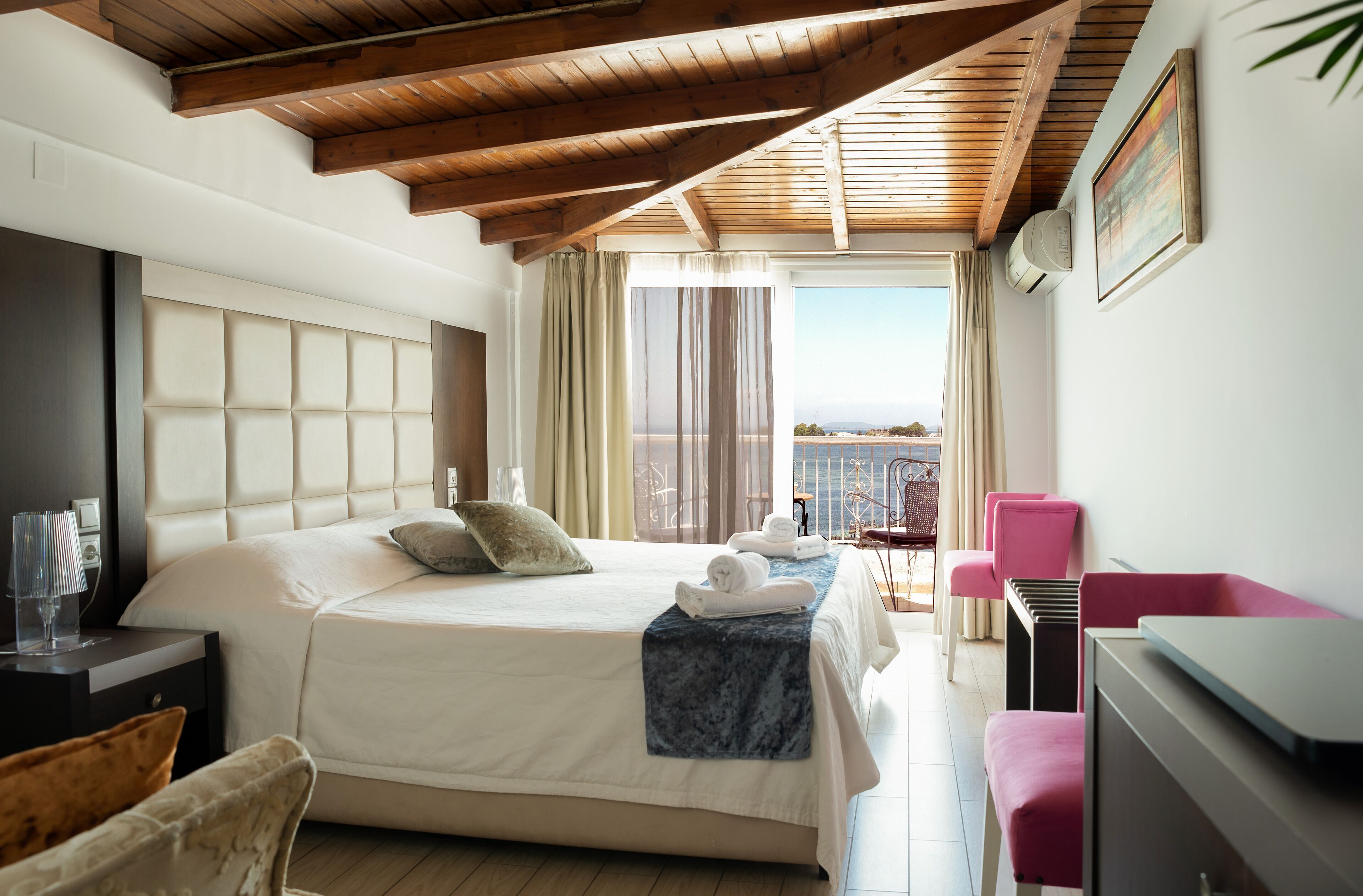 Minibar, iron/ironing board, free WiFi, bed sheets