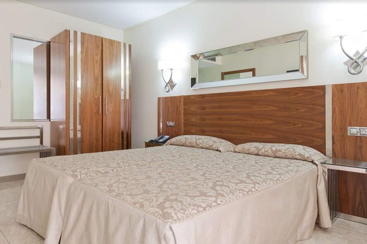 minibar, in-room safe, desk, laptop workspace