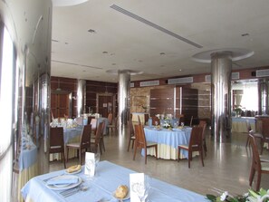 Frokost, lunsj og middag serveres, regionale retter 