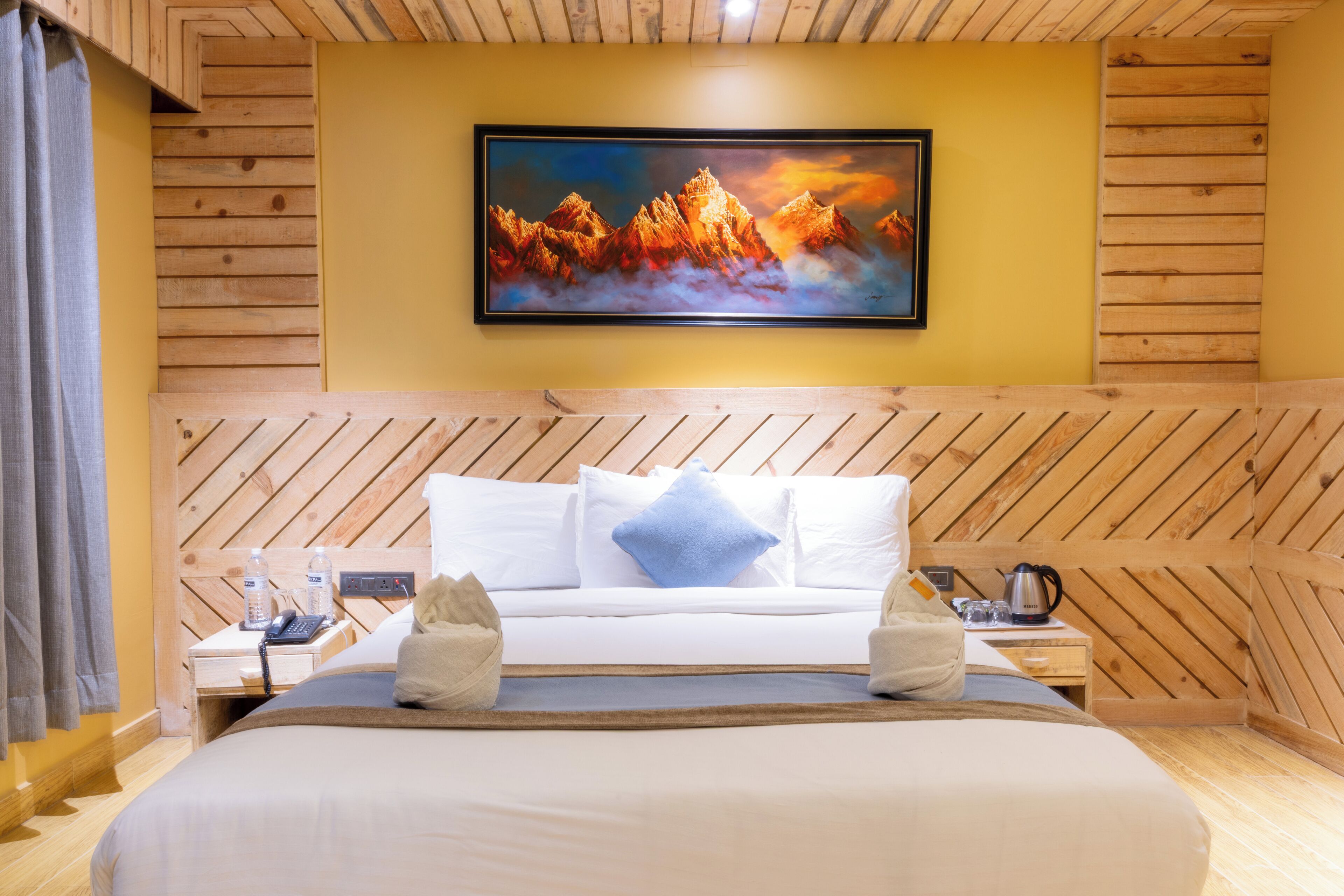 deluxe room, mountain view | 1 bedroom, minibar, in-room safe, desk