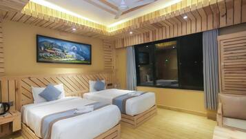 Twin Room | Minibar, in-room safe, desk, free WiFi