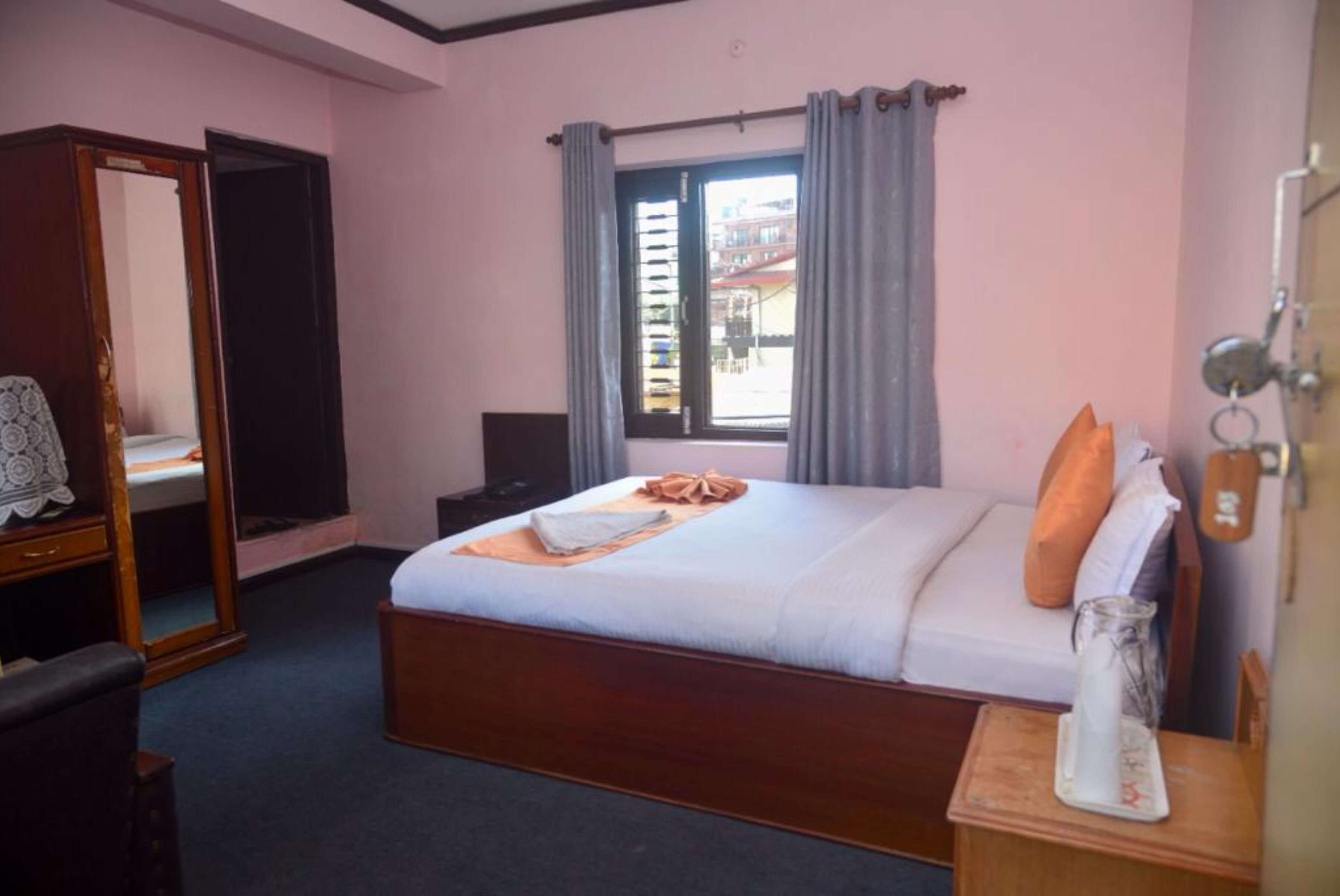 in-room safe, desk, free wifi