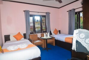 Deluxe-Doppel- oder -Zweibettzimmer | Zimmersafe, Schreibtisch, kostenloses WLAN