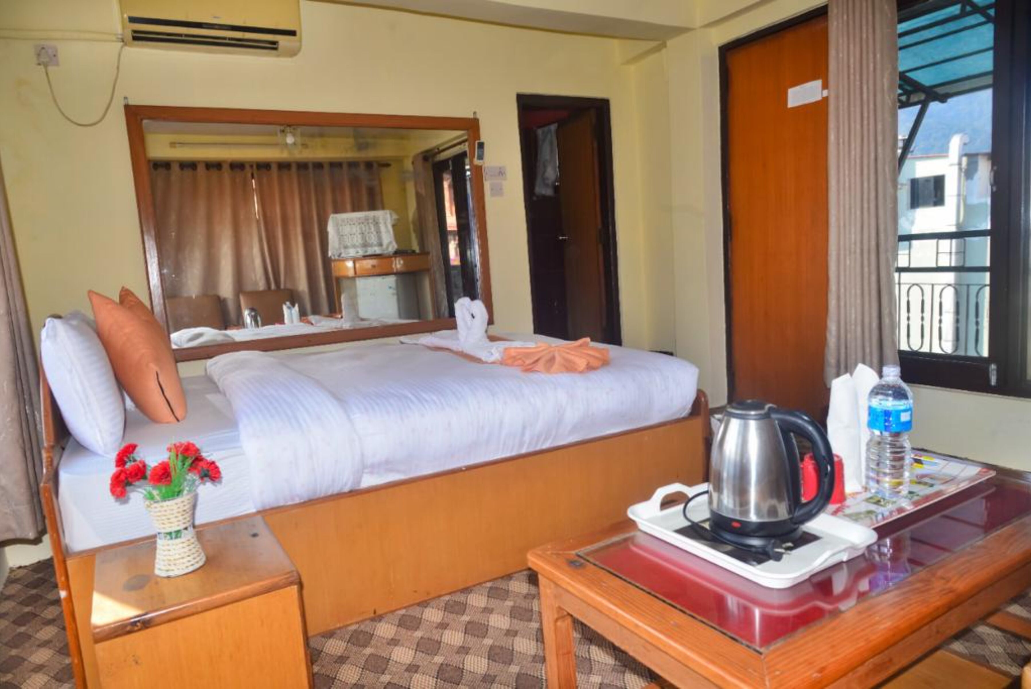 in-room safe, desk, free wifi