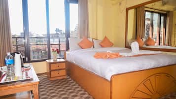 In-room safe, desk, free WiFi