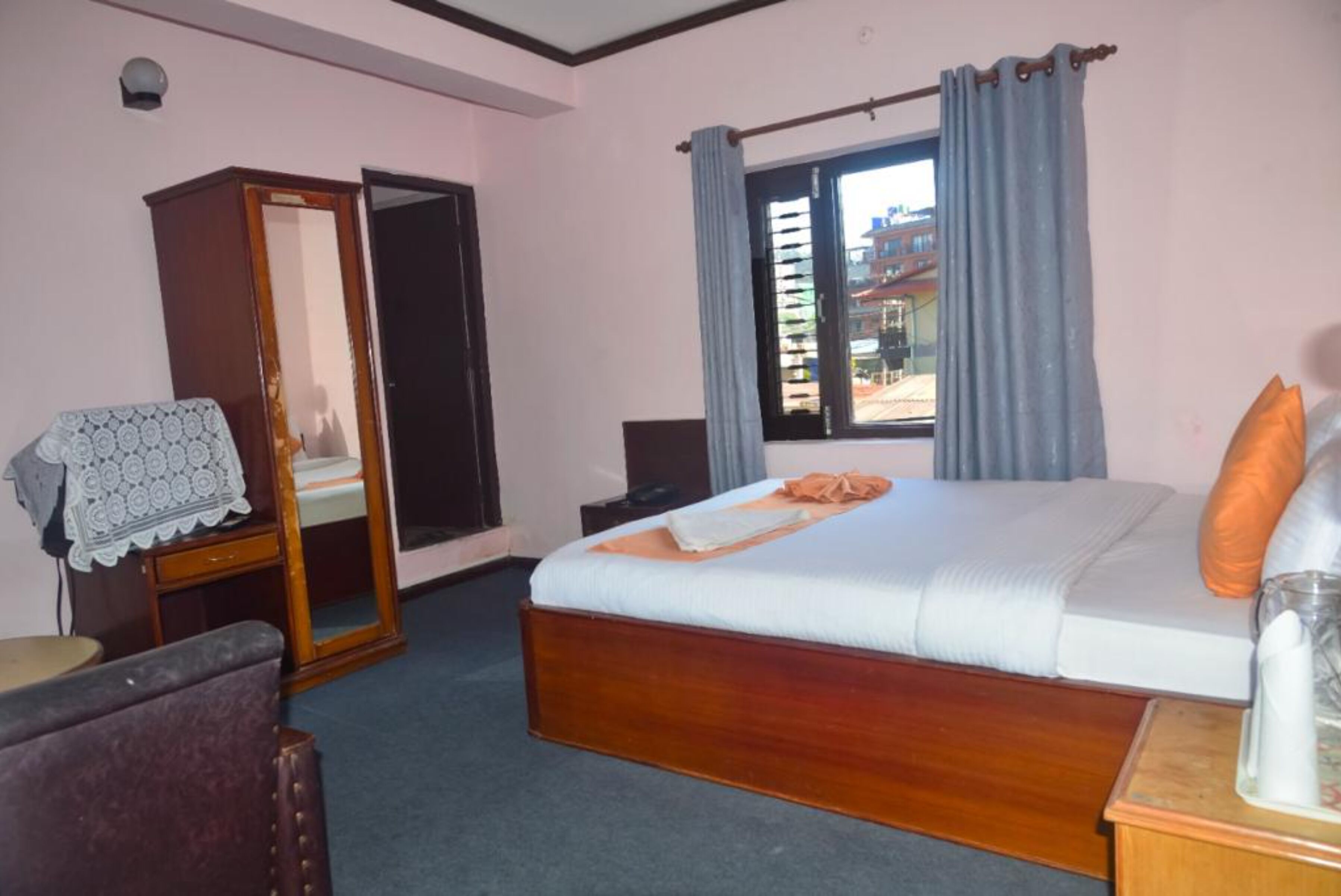 standard double or twin room | in-room safe, desk, free wifi