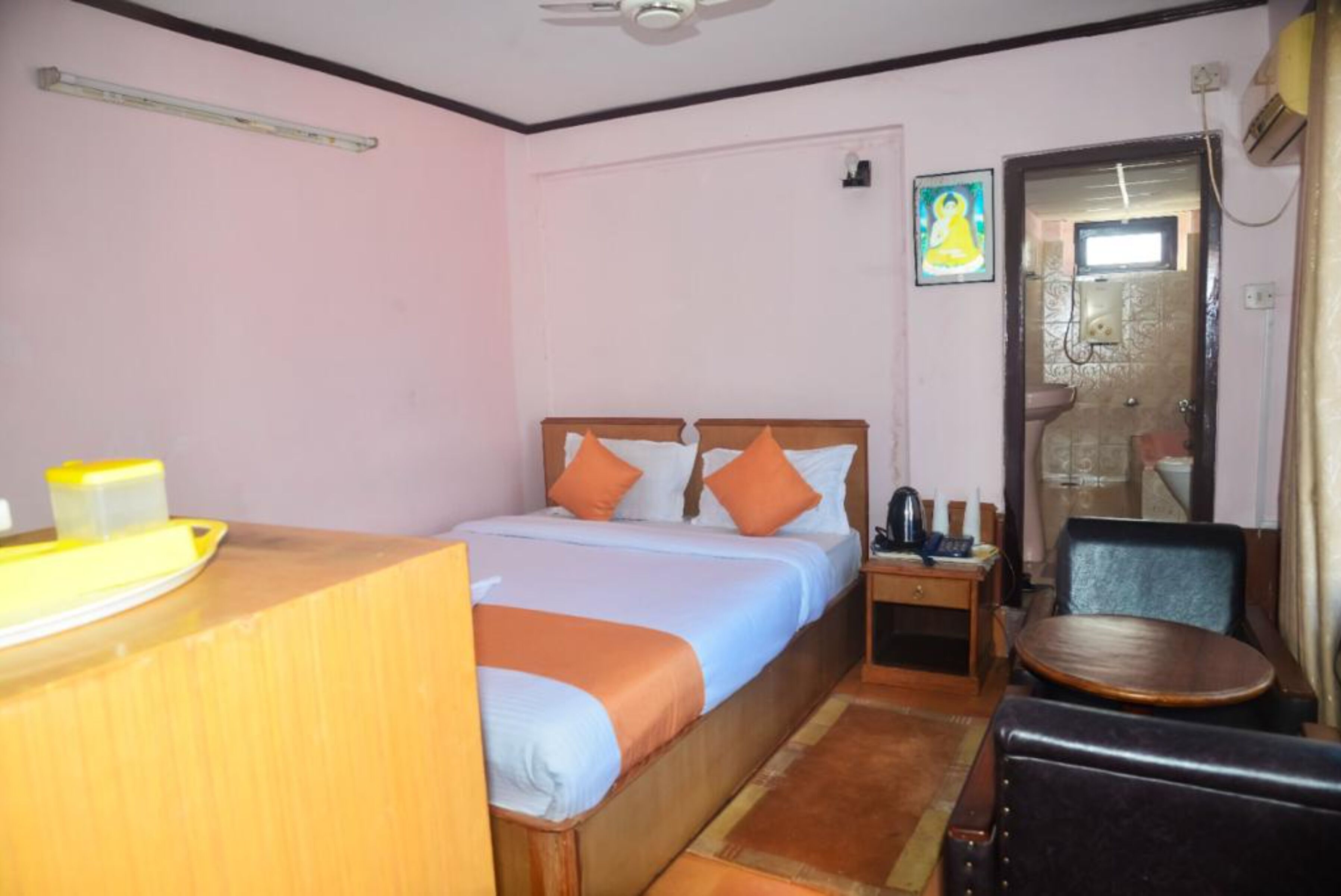 in-room safe, desk, free wifi