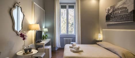 Minibar, coffres-forts dans les chambres, bureau