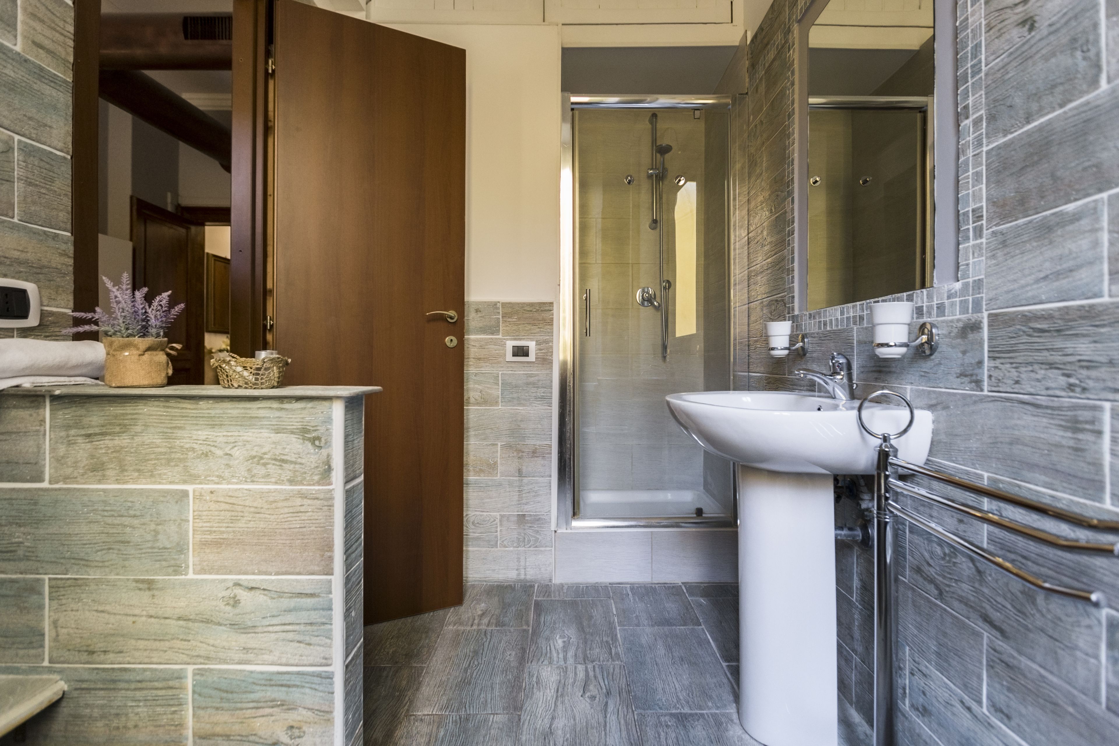 Doppia Superior | Bagno | Doccia, set di cortesia gratuito, asciugacapelli, accappatoio