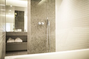 Bathroom shower - PM & Vänner Hotel (Växjö)