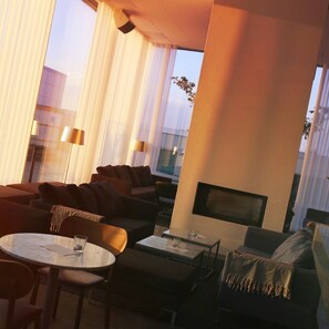 3 restaurants; breakfast, lunch, dinner and brunch served  - PM & Vänner Hotel (Växjö)