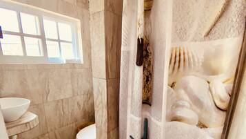Standard Triple Room | Bathroom
