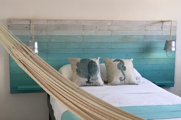 Standaard tweepersoonskamer | 1 slaapkamer, een kluis op de kamer, individueel gedecoreerd