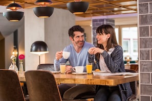 Buffet déjeuner servi tous les jours en supplément