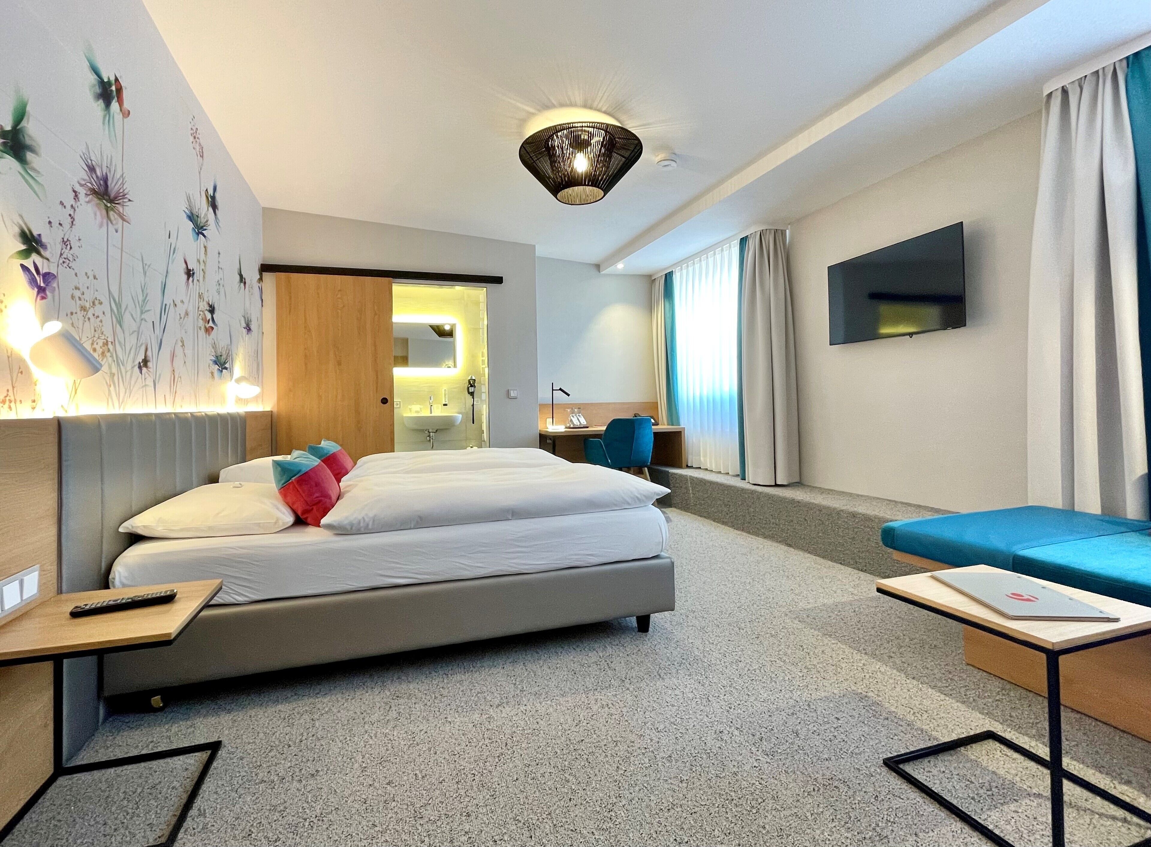 classic double room | 1 bedroom, premium bedding, pillow-top beds, in-room safe