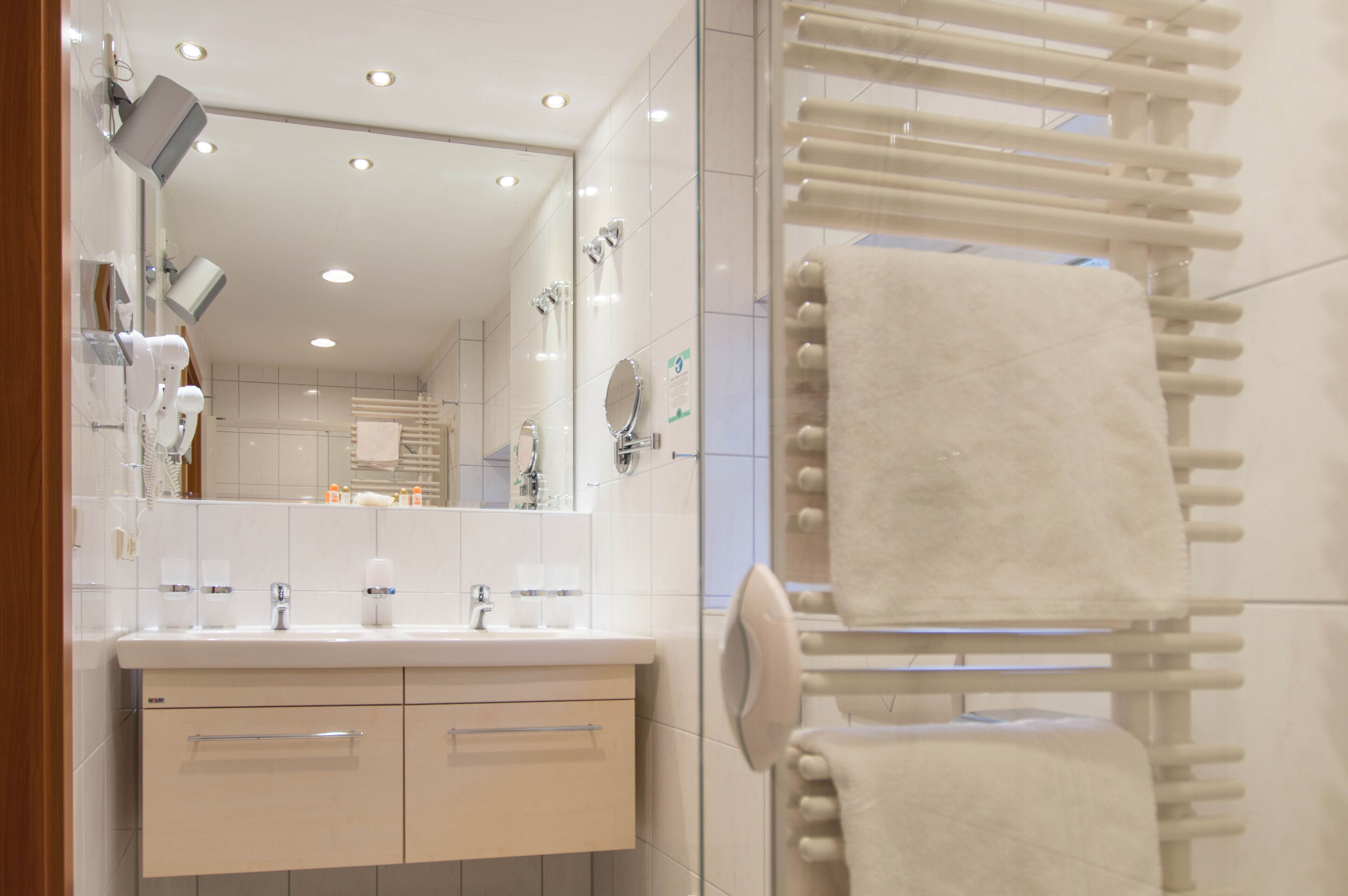 family room | bathroom | free toiletries, hair dryer, bathrobes, towels