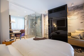 Classic Double Room Single Use | Premium bedding, pillowtop beds, in-room safe, individually furnished