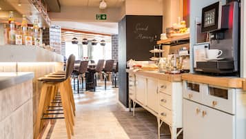 Desayuno buffet (EUR 9 por persona)
