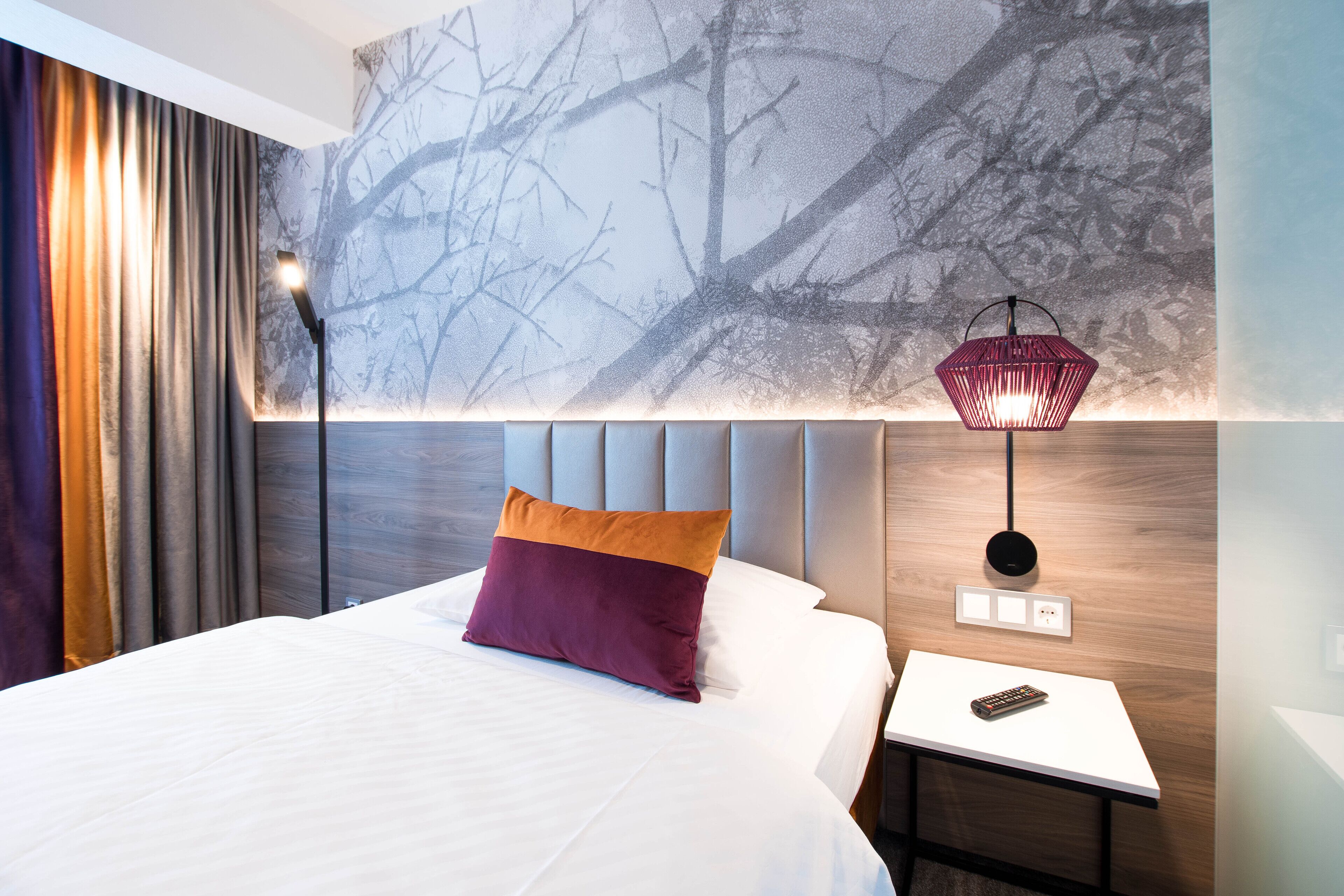 classic room | 1 bedroom, premium bedding, pillow-top beds, in-room safe