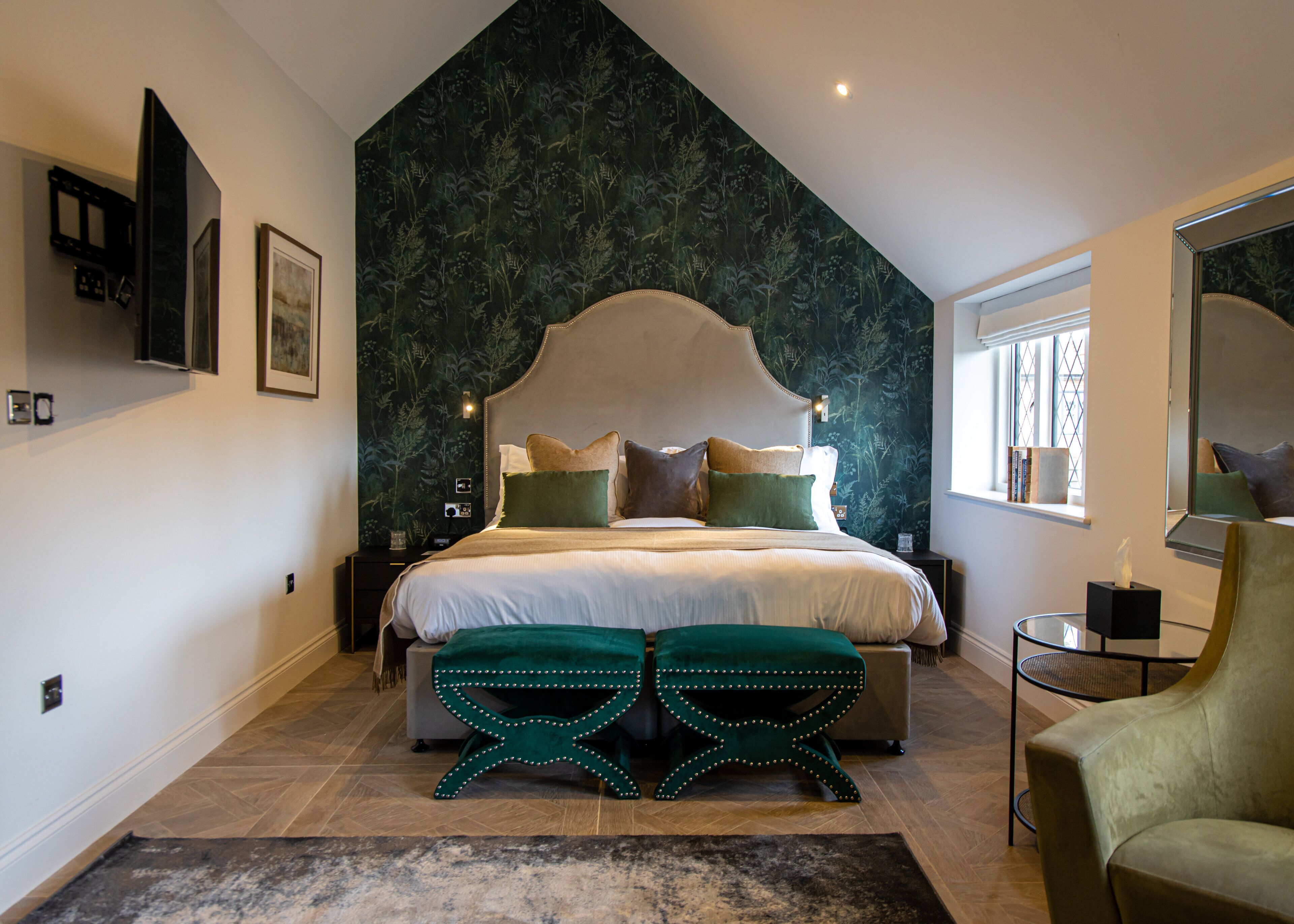 Spacious Super King Suite | Ropa de cama de alta calidad y minibar 