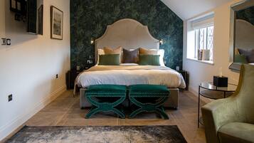 Spacious Super King Suite | Ropa de cama de alta calidad y minibar