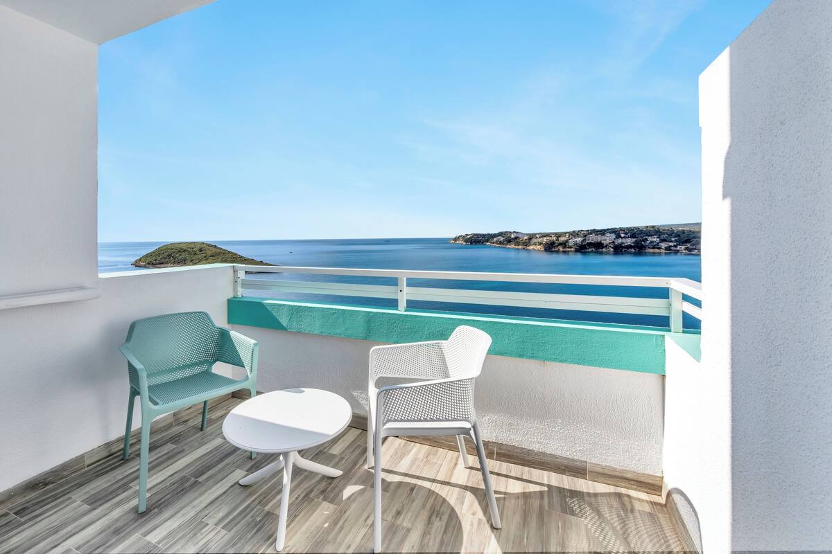 Estúdio standard, sacada, vista para o mar | Cofres nos quartos, Wi-Fi de cortesia, roupa de cama