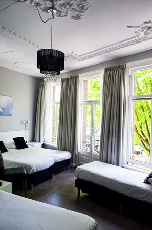 Family Room, Canal View (private shower and shared toilet) | Individually decorated, free WiFi, bed sheets - Kooyk Hotel (Amsterdam)