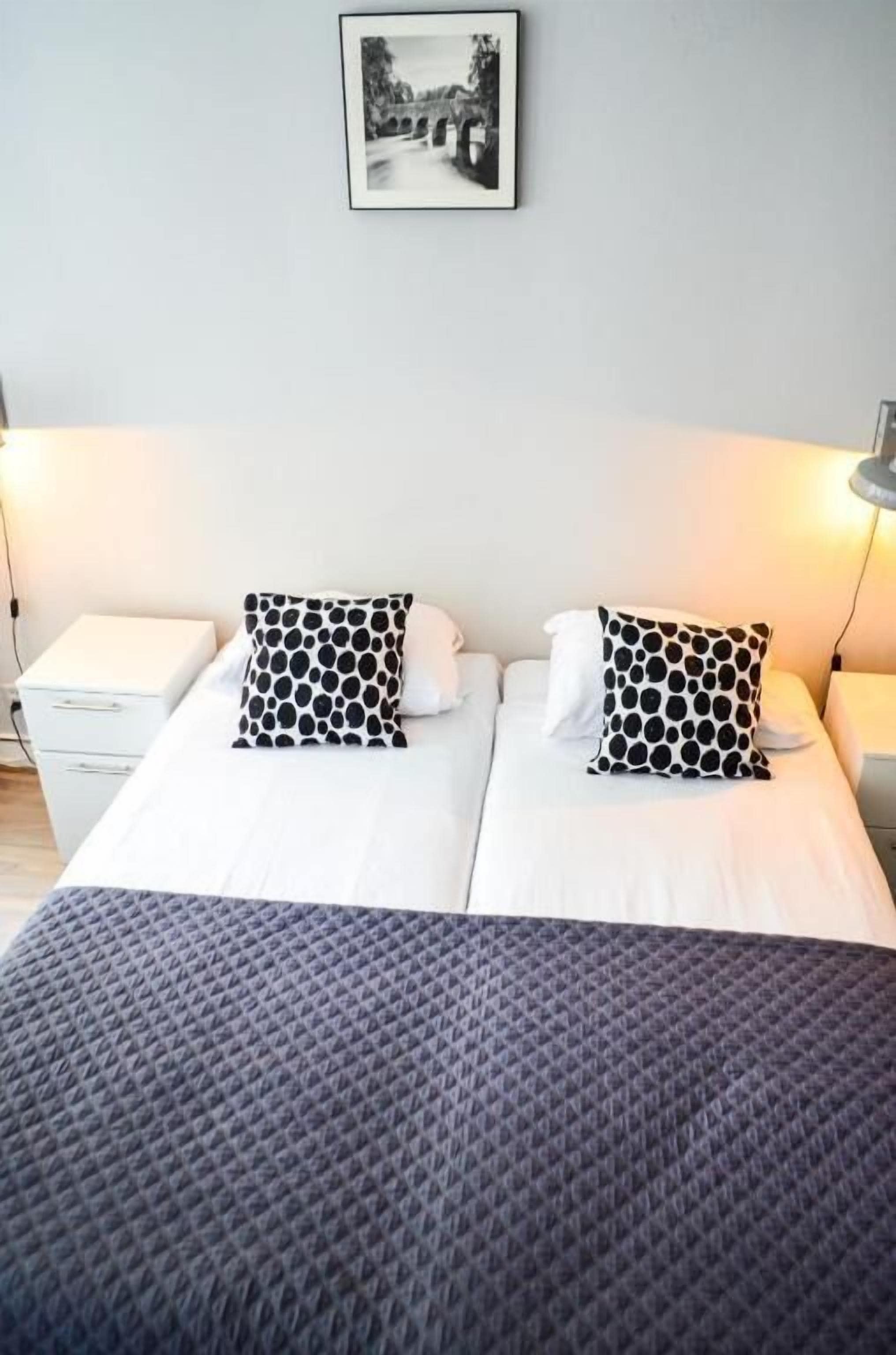 スーペリア ツインルーム | 客室ごとに異なる装飾、WiFi (無料)、ベッドシーツ