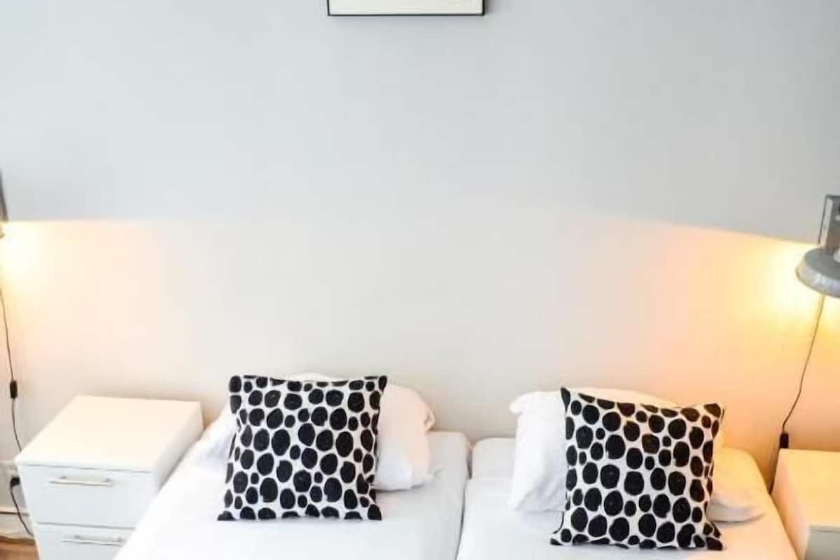 Camera Superior con 2 letti singoli | Con stile personalizzato, Wi-Fi gratuito, lenzuola