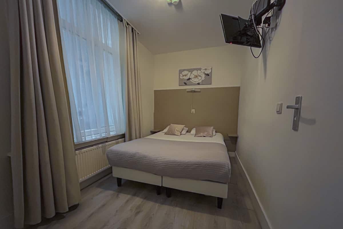 Eenvoudige tweepersoonskamer, voor 1 persoon | Individueel gedecoreerd, gratis wifi, beddengoed