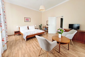 Standard Apartment, 1 Queen Bed, Kitchen | Living area