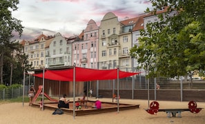 Khu vui chơi trẻ em - ngoài trời