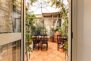 Interior - Nakissa Inn (Rome)