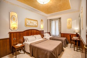 In-room safe, desk, laptop workspace, free WiFi - Nakissa Inn (Rome)