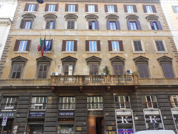 Exterior - Nakissa Inn (Rome)