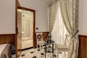 Triple Room | In-room safe, desk, laptop workspace, free WiFi - Nakissa Inn (Rome)
