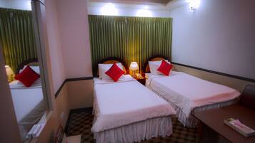 Deluxe Twin Room | 1 bedroom, Egyptian cotton sheets, premium bedding, minibar