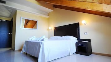 Double Room | In-room safe, soundproofing, cots/infant beds, free WiFi
