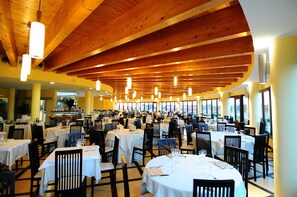 2 restaurants, breakfast, lunch, dinner served; Regional cuisine 