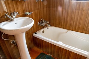 Deluxe Room, Air conditioning | Bathroom | Combined shower/tub, free toiletries, slippers, towels - Hotel Ganesh Himal (Kathmandu)